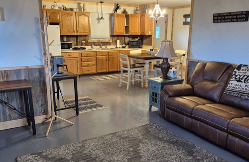 Rochester Cottage | Welcome to the country. Take it easy at this unique and tranquil getaway.