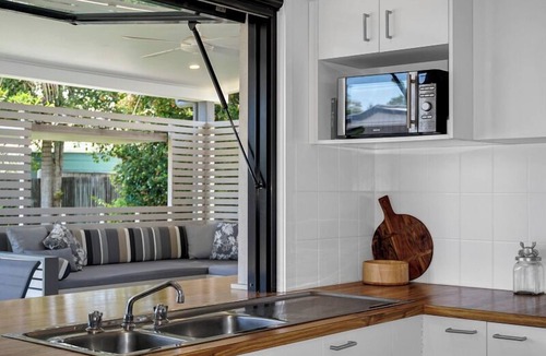 Tin Can Bay House | Welcome to "The Crab Shack"