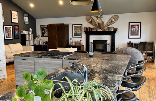 Neebing Cottage | Welcome to the HighSide.Charming 3-bedroom cottage in delightful Thunder Bay