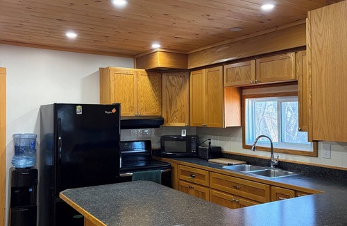 Kingsville Cottage | Welcome to the Islanders Inn