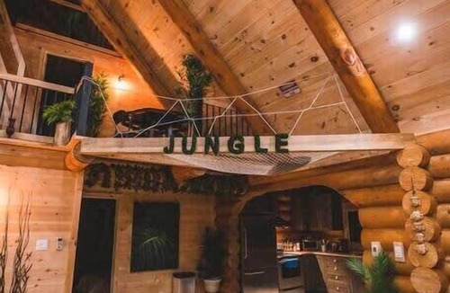 Saint-Philemon Ski Chalet | Welcome to the Jungle | Log cabine | Spa