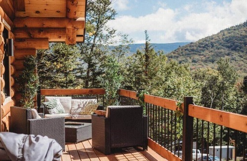Saint-Philemon Ski Chalet | Welcome to the Jungle | Log cabine | Spa