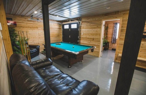 Saint-Philemon Ski Chalet | Welcome to the Jungle | Log cabine | Spa
