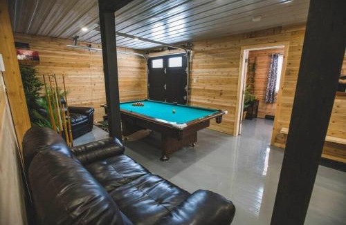 Saint-Philemon Ski Chalet | Welcome to the JUNGLE - Log cabine - SPA