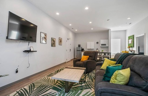 Maxwell House | Welcome to the Jungle NEW 4bd Suite in East Nash