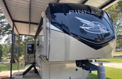 Redlick RV Rental | Welcome to the Lakeside RV Cottage