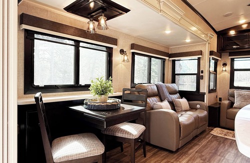 Redlick RV Rental | Welcome to the Lakeside RV Cottage