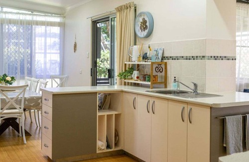 Tin Can Bay House | Welcome to "The Lazy Pelican"