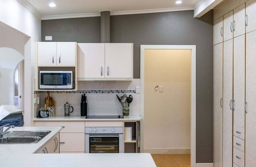 Tin Can Bay House | Welcome to "The Lazy Pelican"