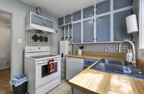 Victory Hills House | Welcome to The Lobo Den - No House guests without prior approval from host.