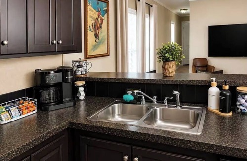Kirby House | Welcome to The Lone Star Stay! Relaxing 3/2 family/group retreat w/pool access!
