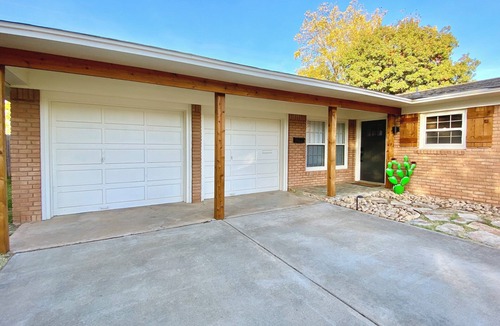 Lubbock House | Welcome To The Matador! Spacious & Clean 4BR Getaway <1mi To TTU & Jones Stadium