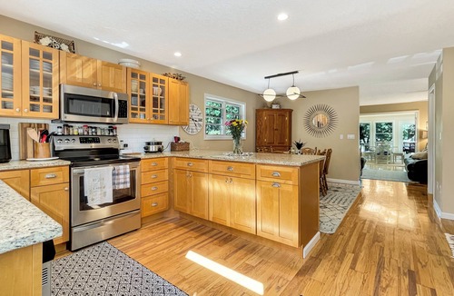 Panora House | Welcome to the Panorama Nest! Sleeps 14 - beach & lakefront! Perfect for groups!