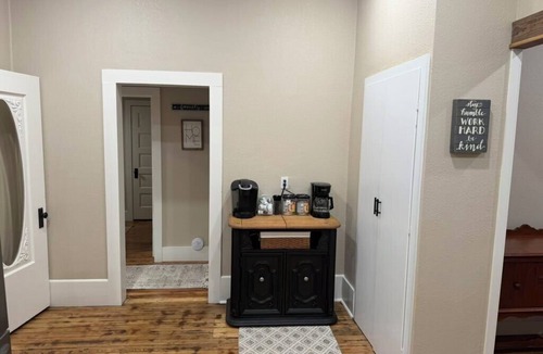 Shiner House | Welcome to the Shiner Hilltop Haus, a cozy Texas getaway in the heart of Shiner.