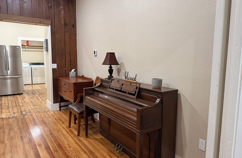 Shiner House | Welcome to the Shiner Hilltop Haus, a cozy Texas getaway in the heart of Shiner.