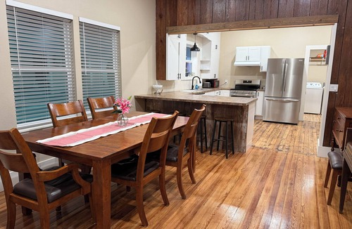 Shiner House | Welcome to the Shiner Hilltop Haus, a cozy Texas getaway in the heart of Shiner.