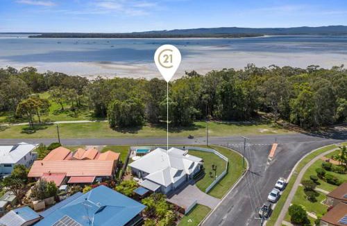 Tin Can Bay House | Welcome to "The White House="