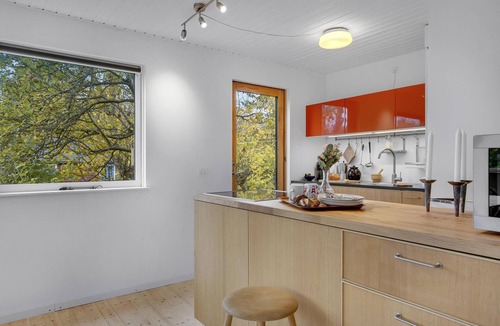 Tisvildeleje House | Welcome to this charming cottage close to the sandy beach.
