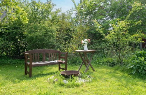 Tisvildeleje House | Welcome to this charming cottage close to the sandy beach.