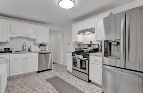 Easton House | Welcome to this charming townhouse located in the heart of Easton, Pennsylvania!