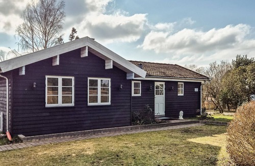 Skibby House | Welcome to this cozy wooden holiday home for a wonderful vacation.