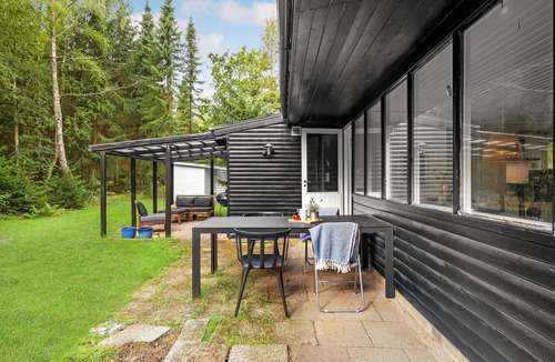 Ebdrup House | Welcome to this quiet cottage surrounded by trees near Mols Bjerge National Park.