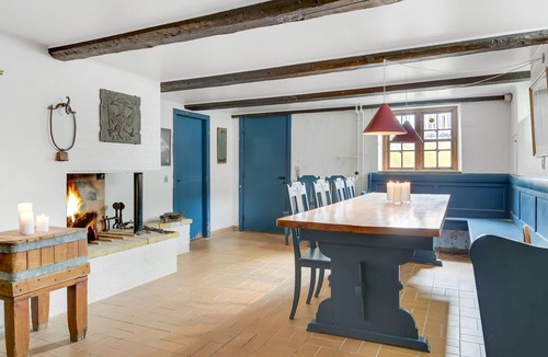 Frederikssund House | Welcome to this unique former country estate with historic charm in a quiet rural setting.