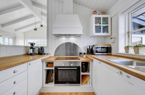 Flovt Strand House | Welcome to this wonderful cottage with jacuzzi and sauna.