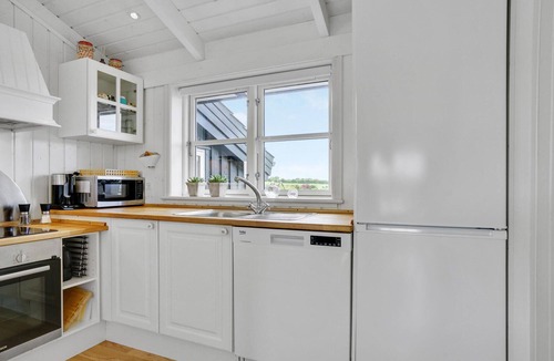 Flovt Strand House | Welcome to this wonderful cottage with jacuzzi and sauna.