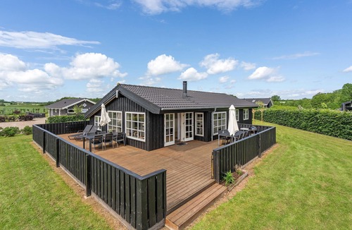 Flovt Strand House | Welcome to this wonderful cottage with jacuzzi and sauna.