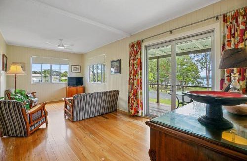 Tin Can Bay House | Welcome to Waterfront Views