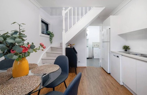 Waterloo House | Welcome to Waterloo A Well connected Parkside Stay