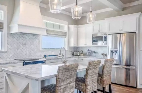 Port Bolivar Cabin | Welcome to your waterfront bliss!