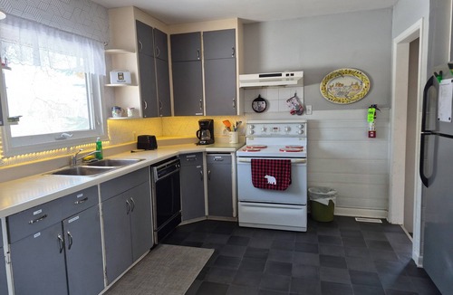 Oakbank Cottage | Welcome to your quiet retreat. Family friendly
