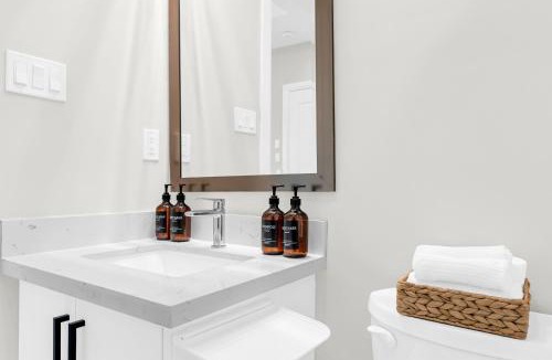 Bronte Apartment | Welcome to Your Comfort Retreat by the Lake