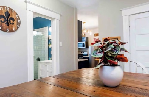 Deer Park Apartment | Welcome to Your Stylish Stay in the Heart of Louisville!