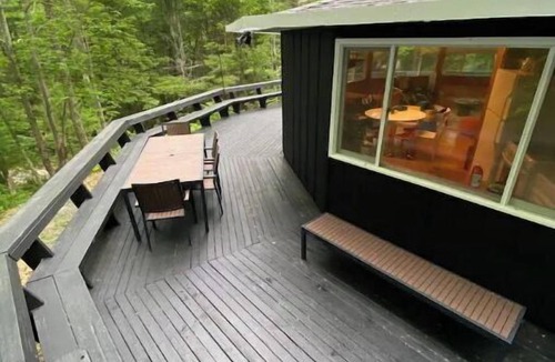 Cuddebackville House | Welcome to your twelve-sided getaway!