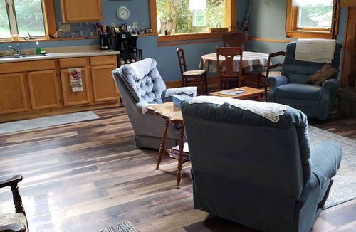 Town of Jerusalem Cabin | WELCOME! WE ARE PET FRIENDLY.