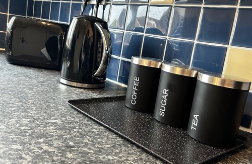 Hucclecote Apartment | Welcoming 1BR Gloucester/Cheltenham