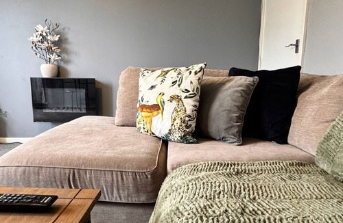 Hucclecote Apartment | Welcoming 1BR Gloucester/Cheltenham