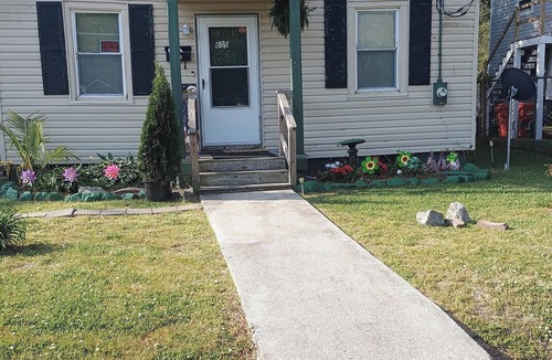 Elizabeth City House | Welcoming 2-bedroom house in charming Elizabeth City perfect for relaxing