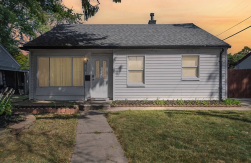 Oak Park House | Welcoming 3-bedroom home in Oak Park