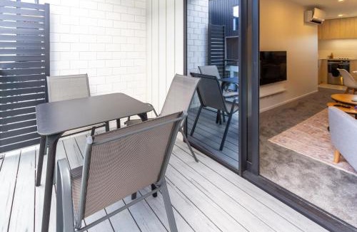 Mount Albert Apartment | Welcoming 3BR Haven: Mt Albert Bliss