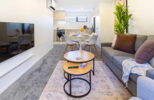 Mount Albert Apartment | Welcoming 3BR Haven: Mt Albert Bliss