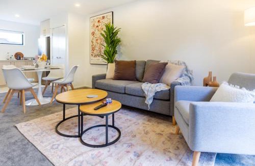 Mount Albert Apartment | Welcoming 3BR Haven: Mt Albert Bliss