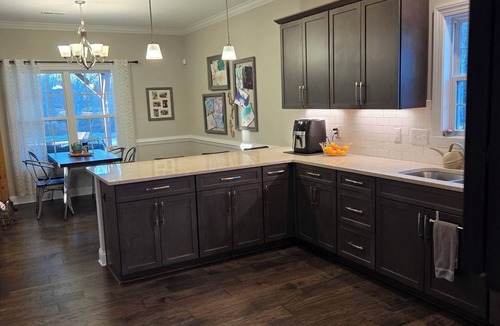 High Point House | Welcoming 4-bdrm home just 4 miles from HPMKT - Book Now for Fall Market!