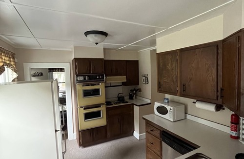 Town of Webb Cottage | Welcoming Eagle Bay Cottage — 2 min walk to private Fourth Lake beach!