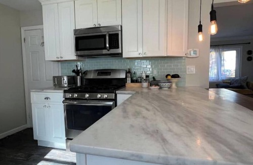 Teaneck House | Welcoming Family Home close to everything - 5 Bdrms/3.5 Baths.