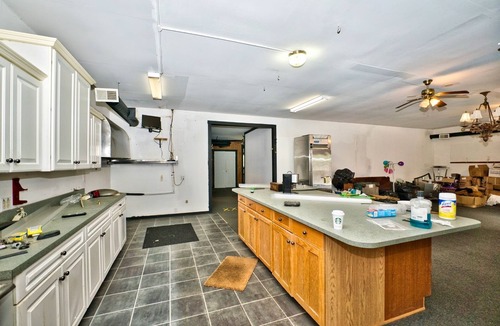 Sheridan Other | Welcoming farmhouse with AC in charming Sheridan