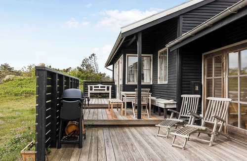 Rrvig House | Welcoming holiday home right down to the water